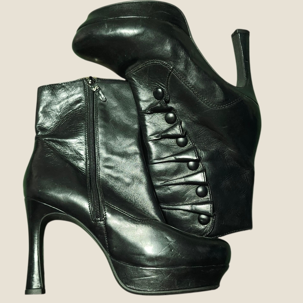 Earthies Ferrara Boot Black Silky Leather  Sz 9.5B